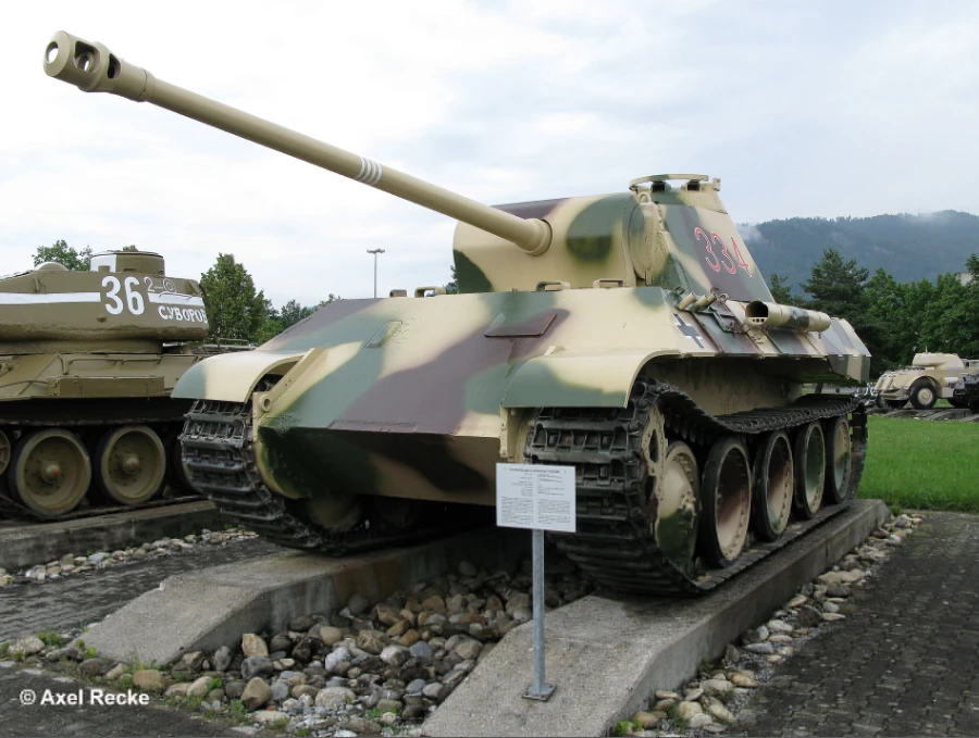 REVELL 03273 Panther Ausf. D 4 REVELL 03273 Panther Ausf. D - Image 2
