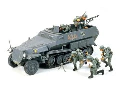 Tamiya 35020 German Hanomag Sdkfz251/1 1:35 Scale Kit