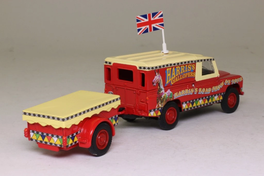 Corgi Fairgrounds Land Rover And Trailer Harris’ Gallopers 1:43 CC07401 - Image 2