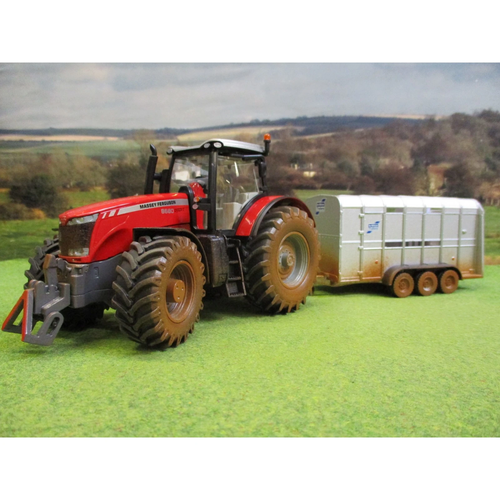 Siku 8608 Massey Ferguson MF 8680 With Ifor-Williams Trailer (Weathered) TRACTOR ROOF MISSING 4 Siku 8608 Massey Ferguson MF 8680 With Ifor-Williams Trailer (Weathered) TRACTOR ROOF MISSING - Image 2