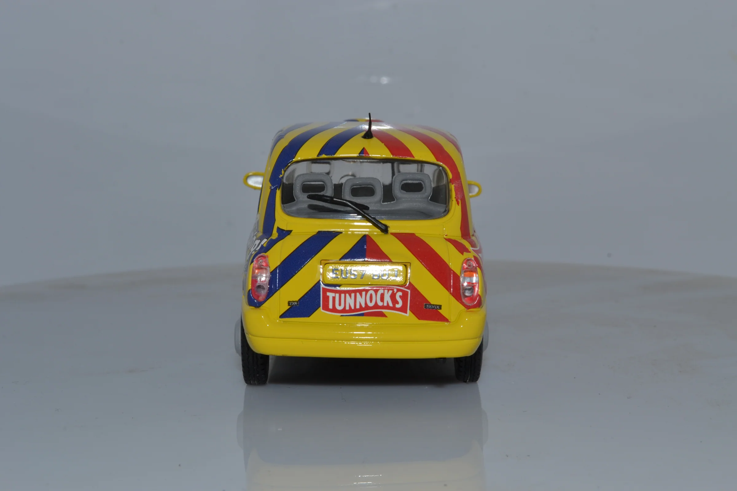 Oxford Diecast 43TX4009 Tunnocks TX4 Taxi 5 Oxford Diecast 43TX4009 Tunnocks TX4 Taxi - Image 3