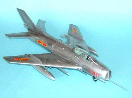 Trumpeter 02207 Mig19s Farmer C 4 Trumpeter 02207 Mig19s Farmer C - Image 2