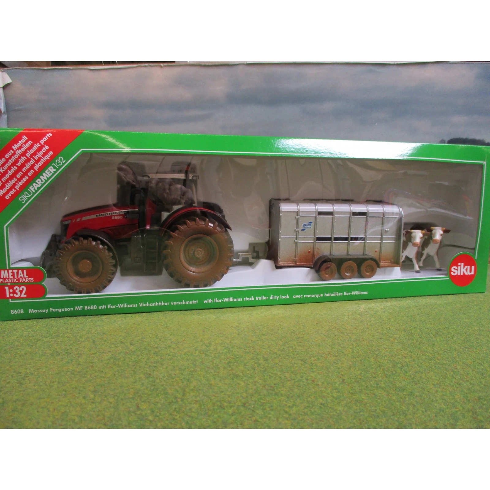 Siku 8608 Massey Ferguson MF 8680 With Ifor-Williams Trailer (Weathered) TRACTOR ROOF MISSING 3 Siku 8608 Massey Ferguson MF 8680 With Ifor-Williams Trailer (Weathered) TRACTOR ROOF MISSING
