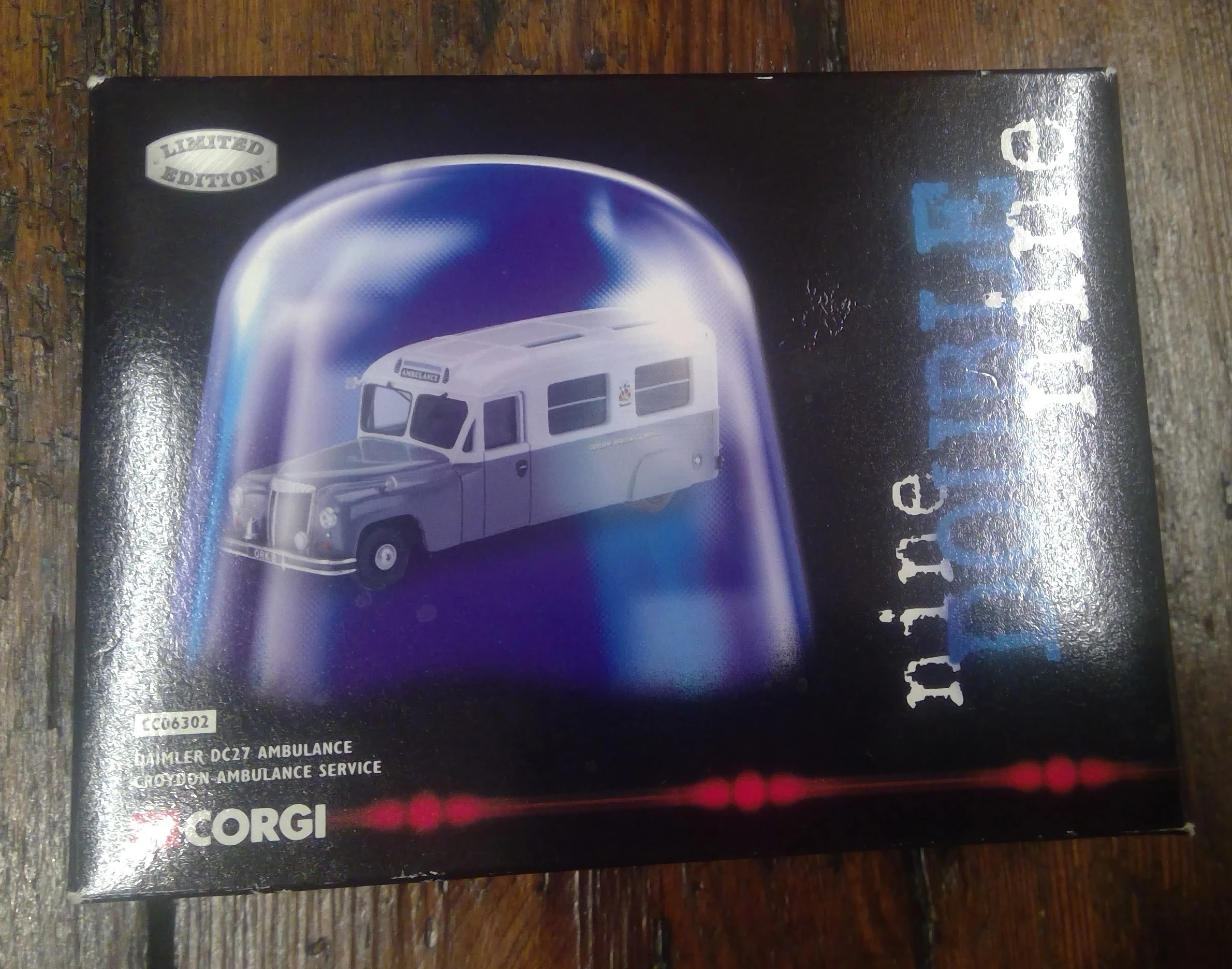 Corgi Nine Double Nine – Daimler DC27 Ambulance Croydon Ambulance Service CC06302