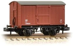 Graham Farish 377-975A 12 TON EASTERN VENTILATED VAN PLANKED ENDS LNER OXIDE
