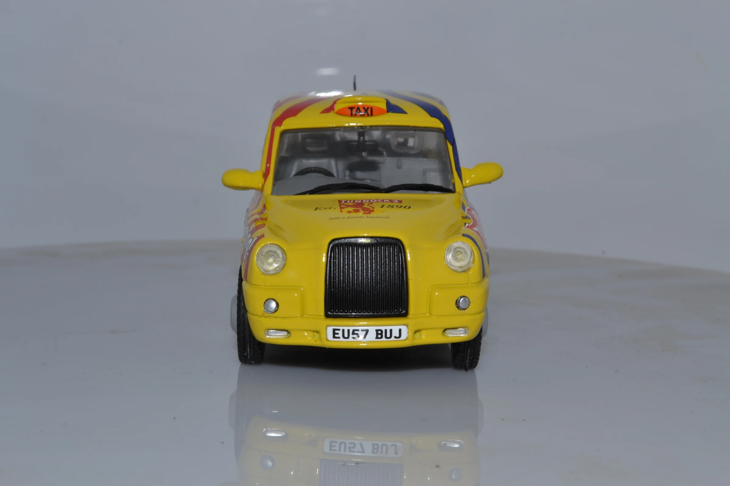 Oxford Diecast 43TX4009 Tunnocks TX4 Taxi 6 Oxford Diecast 43TX4009 Tunnocks TX4 Taxi - Image 4
