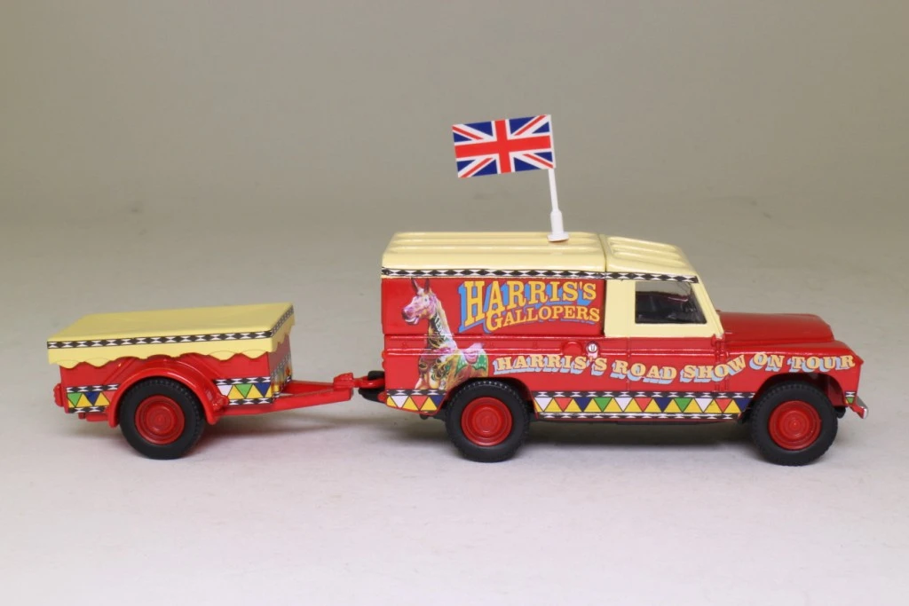 Corgi Fairgrounds Land Rover And Trailer Harris’ Gallopers 1:43 CC07401 - Image 3