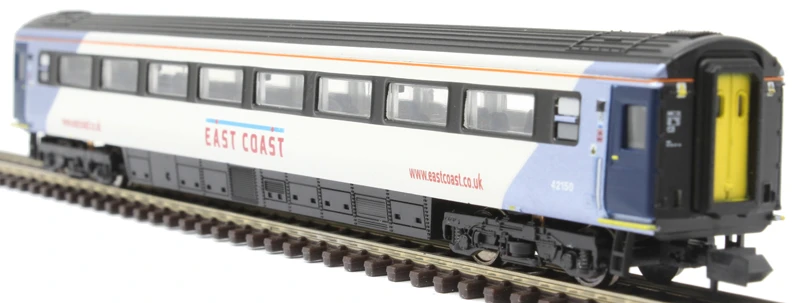 Dapol 2p-005-833 Mk3 ‘East Coast’ Livery 1st Class HST Coach ‘42150’ - Image 2
