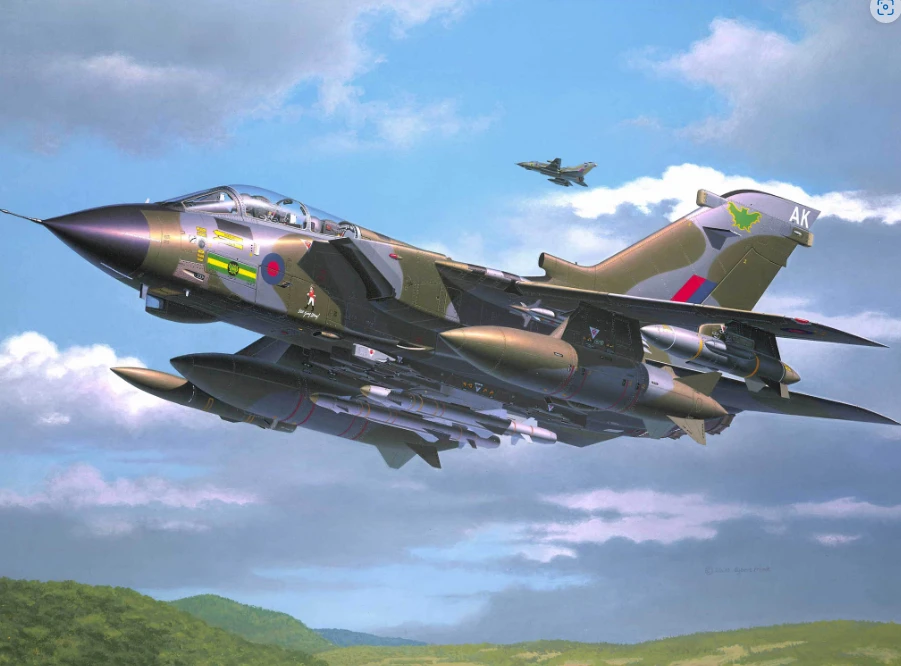REVELL 04619 Tornado GR.1 RAF 1:72 SCALE 3 REVELL 04619 Tornado GR.1 RAF 1:72 SCALE