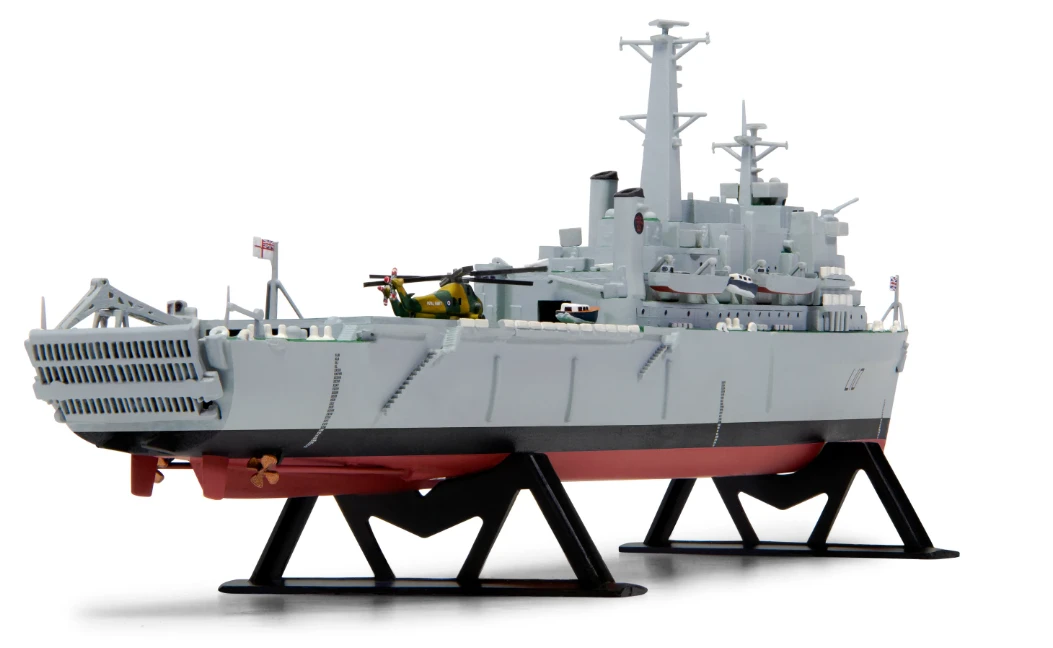 AIRFIX A03205V HMS Fearless 1/600 SCALE 4 AIRFIX A03205V HMS Fearless 1/600 SCALE - Image 2